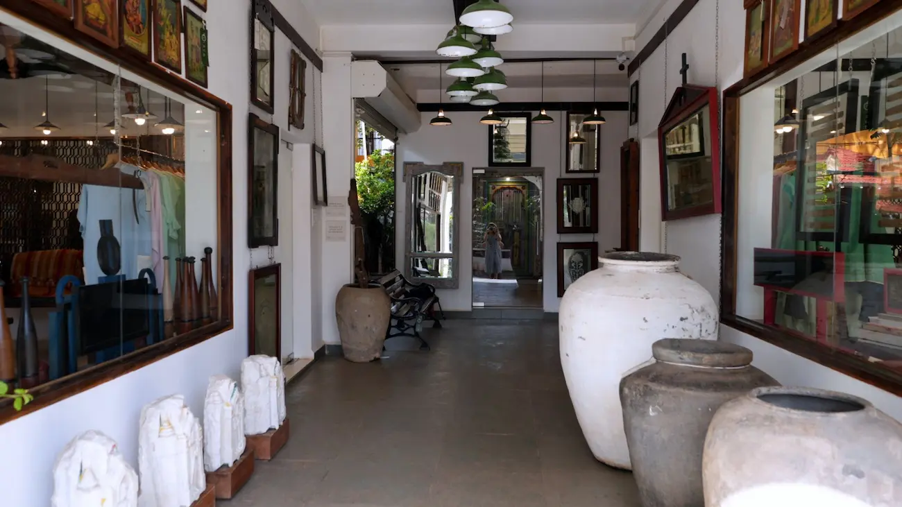 Read more about the article The Art of Curation: How Statement Pieces Define Luxury Home Interiors