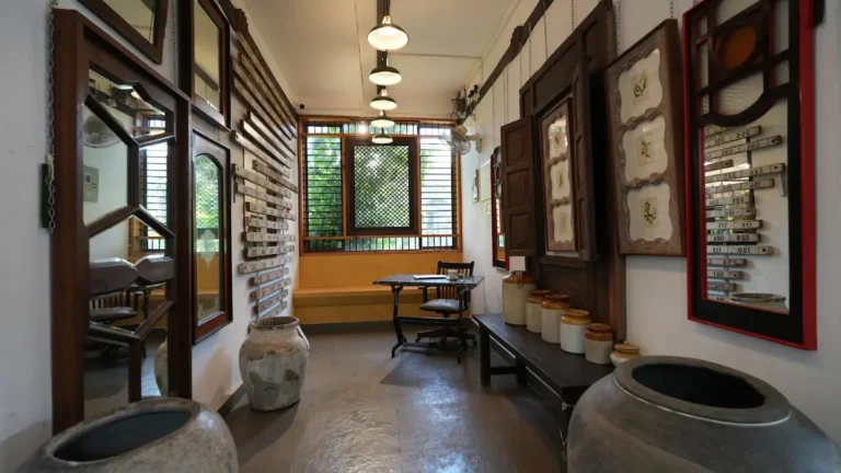 Read more about the article Transforming Modern Homes with Vintage Luxury Interiors