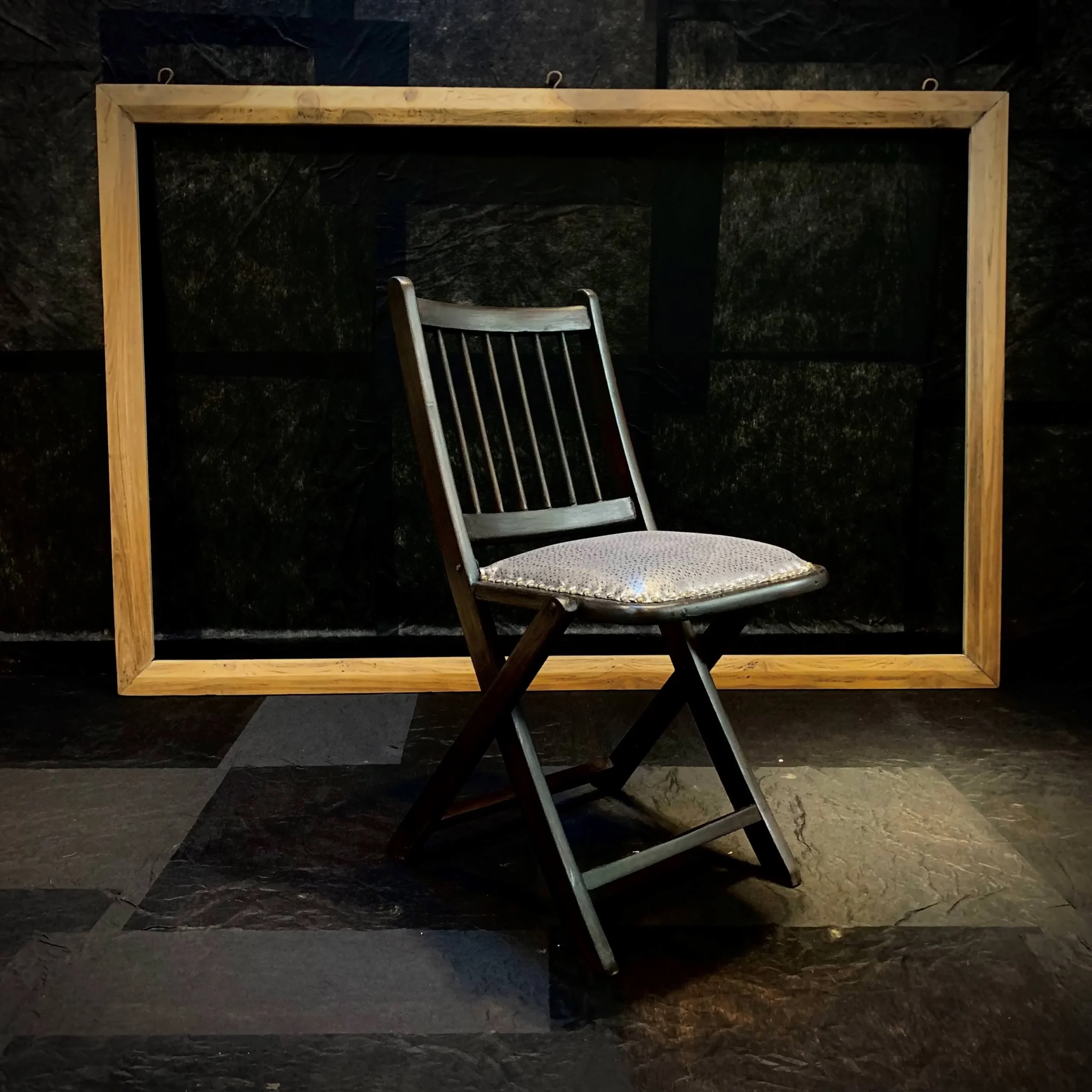 Read more about the article The Growing Demand for Vintage Furniture in Modern Luxury Homes