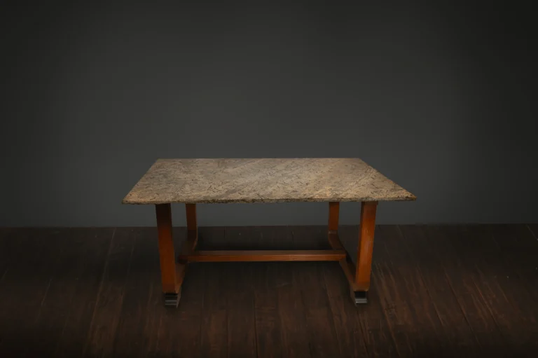 Read more about the article Blending Antique Home Decor with Modern Minimalist Interiors